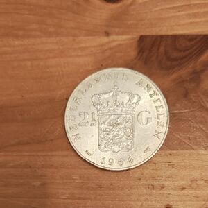 1964 Nederlandse Antillen 2½ Gulden Coin - Silver Tone